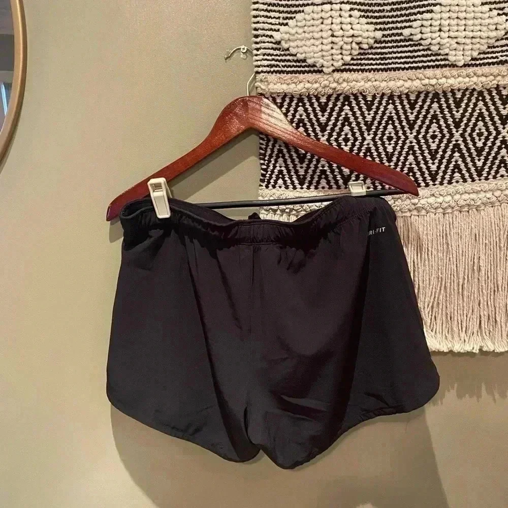 NIKE ATHLETIC RUNNING SHORTS BLACK SIZE M
